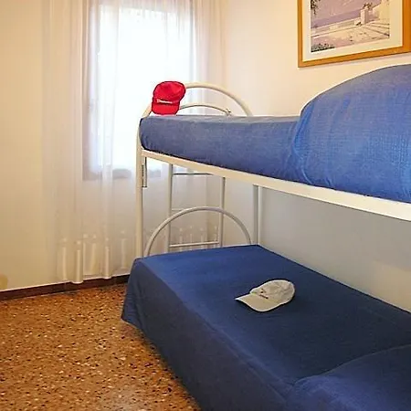 Apartamento Nettuno Pineda, 3 Bedrooms, Sleeps 8 Bibione