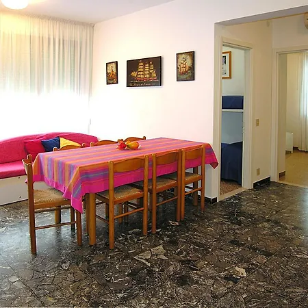 Nettuno Pineda, 3 Bedrooms, Sleeps 8 Apartamento *